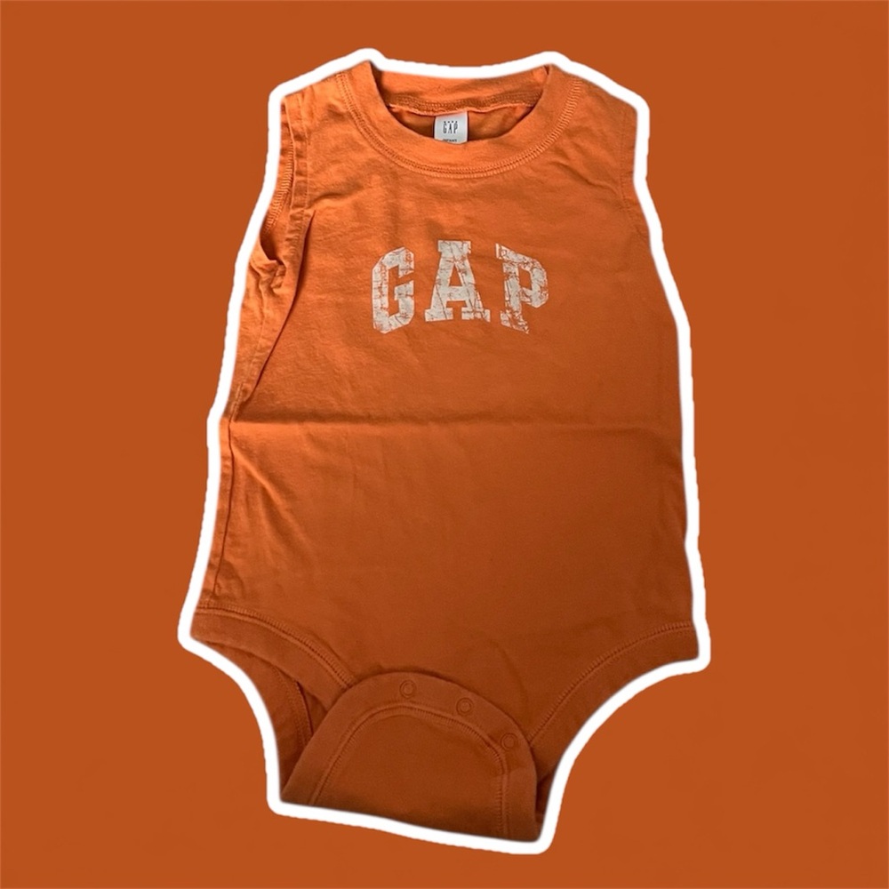 🟠GAP: Boy size 18-24 M, orange logo sleeveless bodysuit, preowned🟠